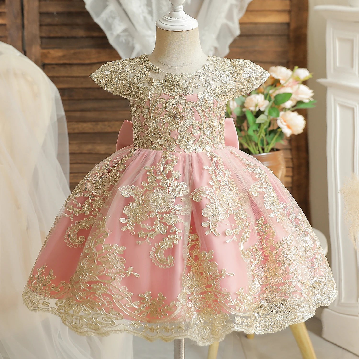 Robe de Princesse Dorée en Dentelle – Fille 9 mois à 5 ans Broderies délicates, volants raffinés – Pour anniversaire, baptême ou cérémonie