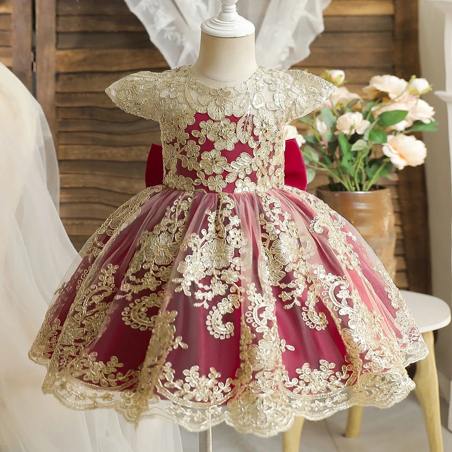 Robe de Princesse Dorée en Dentelle – Fille 9 mois à 5 ans Broderies délicates, volants raffinés – Pour anniversaire, baptême ou cérémonie