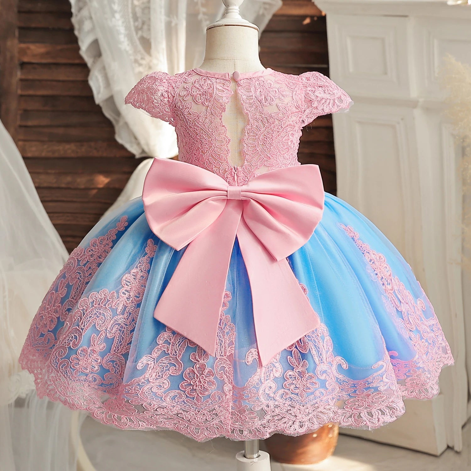 Robe de Princesse Vintage en Dentelle – Fille
