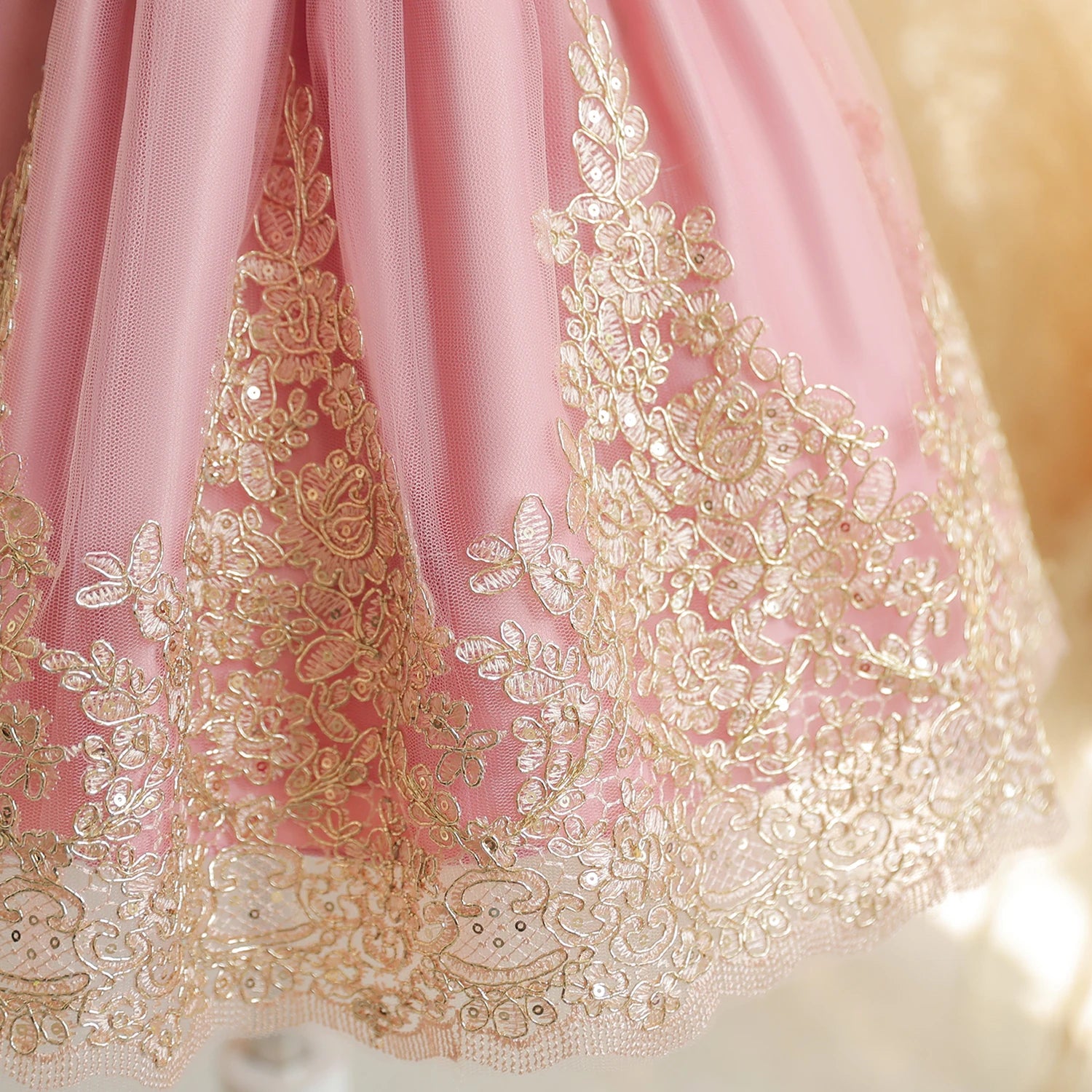 Robe de Princesse Dorée en Dentelle – Fille 9 mois à 5 ans Broderies délicates, volants raffinés – Pour anniversaire, baptême ou cérémonie