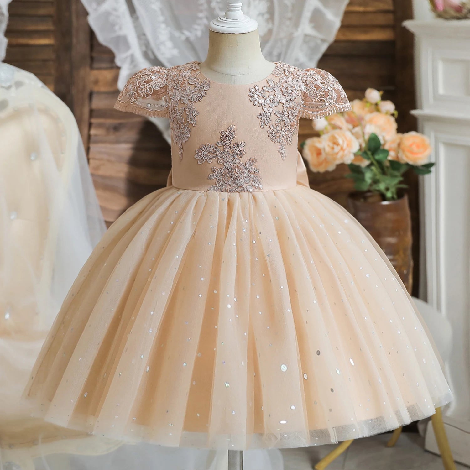 Robe de Princesse Dorée en Dentelle – Fille 9 mois à 5 ans Broderies délicates, volants raffinés – Pour anniversaire, baptême ou cérémonie